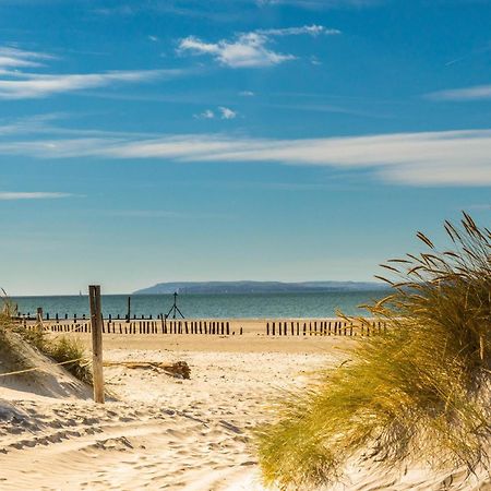 Absolute Beachfront With Decked Garden Oasis And Views Bognor Regis Extérieur photo